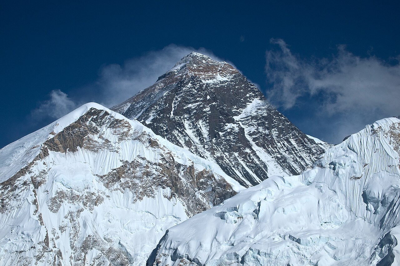 Why helicopters can't reach to the top of Mount Everest? aviospace.org