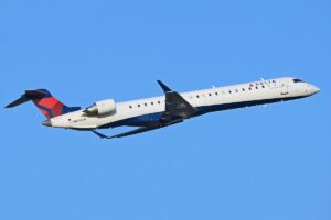 Unruly Passengers Disrupt Delta Connection Bombardier CRJ900 Flight ...