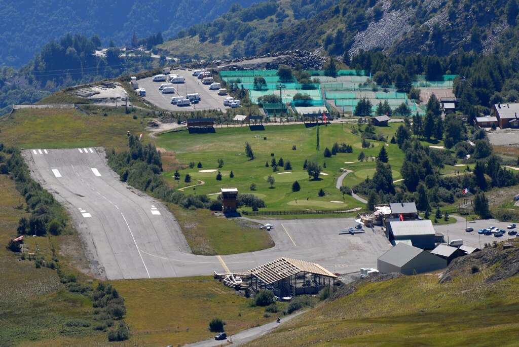areal view of the Altiport AS we can see how the airport is near to the residential area