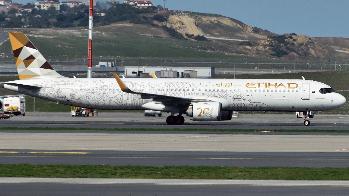 Etihad EY416 Encounters Turbulence Over Phuket: Passengers Disembark ...